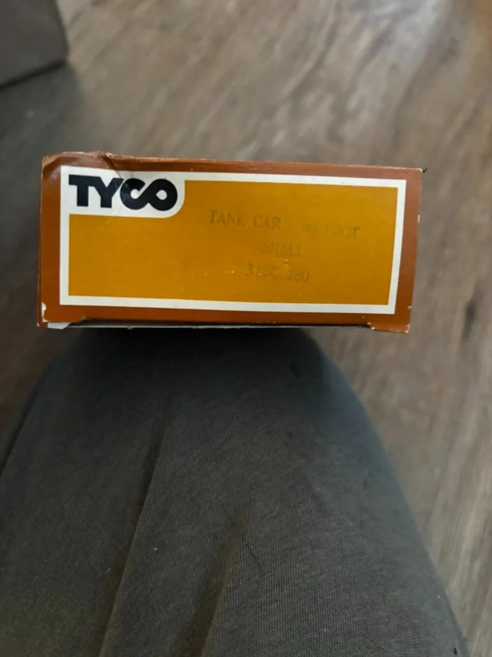 Tyco HO 8 wheel Caboose Santa Fe 327J railroad train set up display w/box